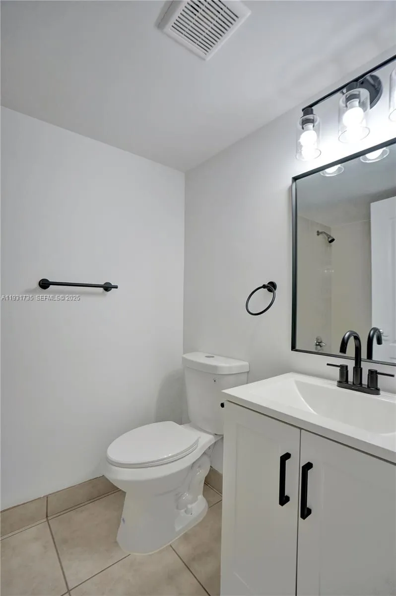 1891 N 61st Ave B215, Hollywood, Florida 33024, Hollywood, Florida 33024, 3 Bedrooms Bedrooms, ,3 BathroomsBathrooms,Residential,For Sale,1891 N 61st Ave B215, Hollywood, Florida 33024,A11931735