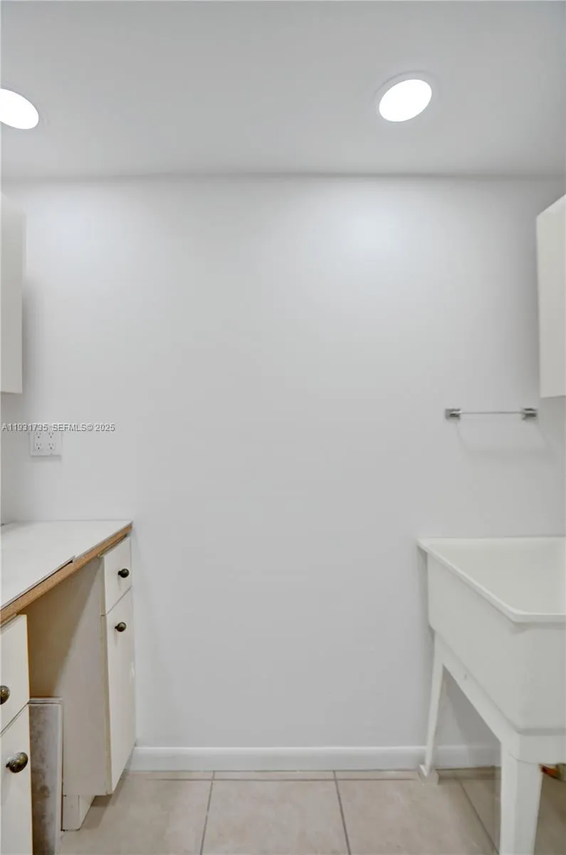 1891 N 61st Ave B215, Hollywood, Florida 33024, Hollywood, Florida 33024, 3 Bedrooms Bedrooms, ,3 BathroomsBathrooms,Residential,For Sale,1891 N 61st Ave B215, Hollywood, Florida 33024,A11931735