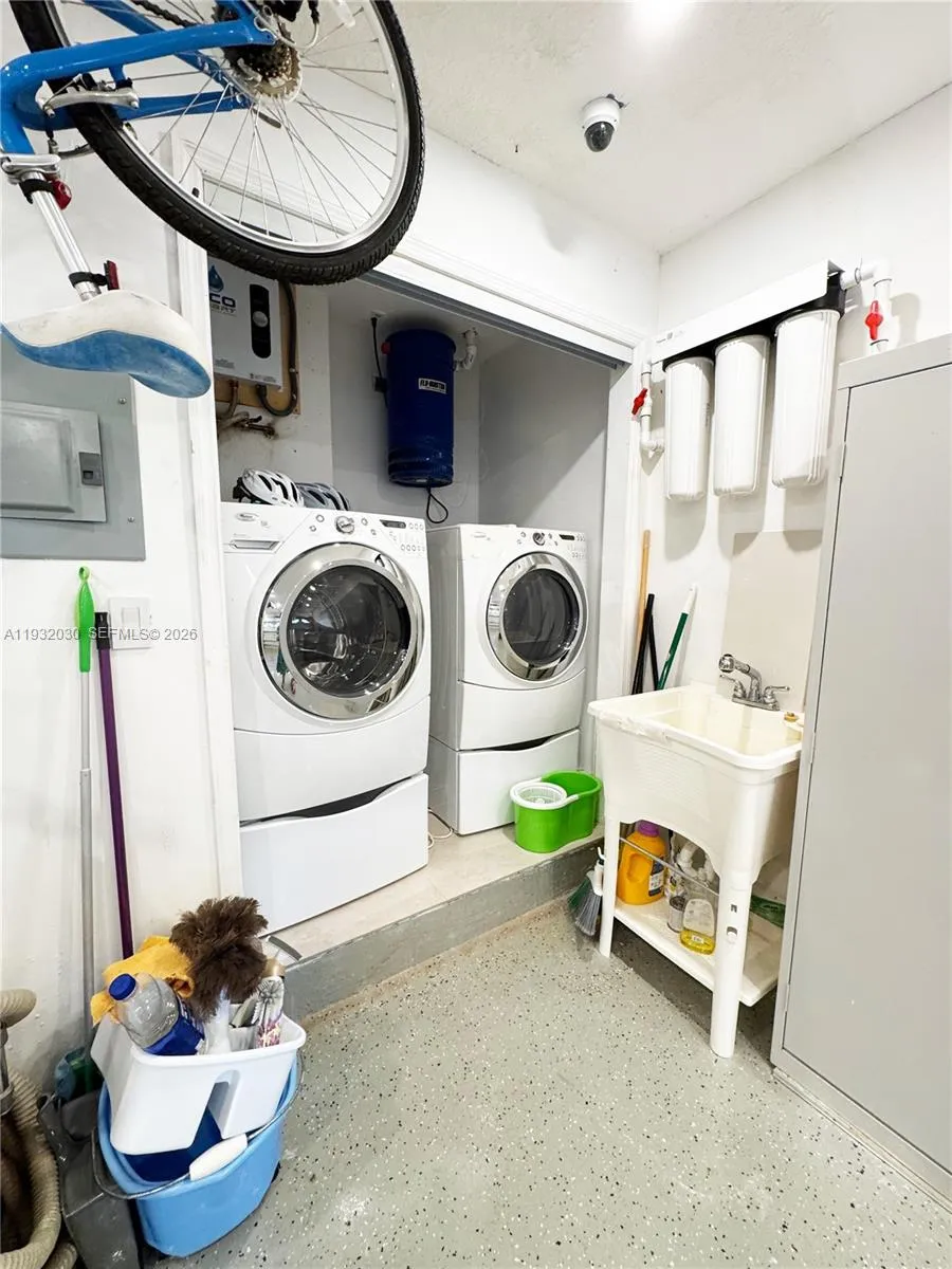 610 Misty Oaks Ln, Pompano Beach, Florida 33069, Pompano Beach, Florida 33069, 3 Bedrooms Bedrooms, ,4 BathroomsBathrooms,Residential,For Sale,610 Misty Oaks Ln, Pompano Beach, Florida 33069,A11932030