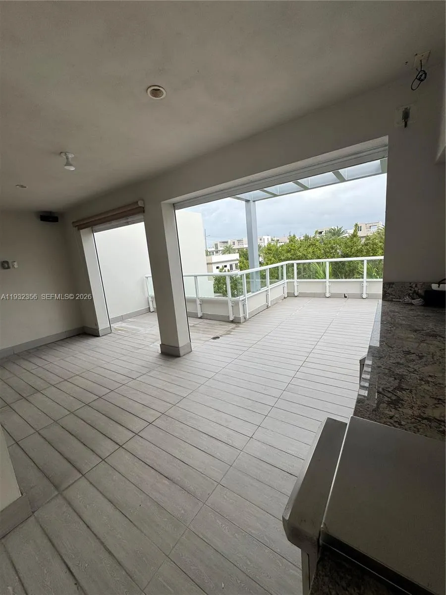 10550 Nw 65th Ln ., Doral, Florida 33178, Doral, Florida 33178, 4 Bedrooms Bedrooms, ,3 BathroomsBathrooms,Residential,For Sale,10550 Nw 65th Ln ., Doral, Florida 33178,A11932356