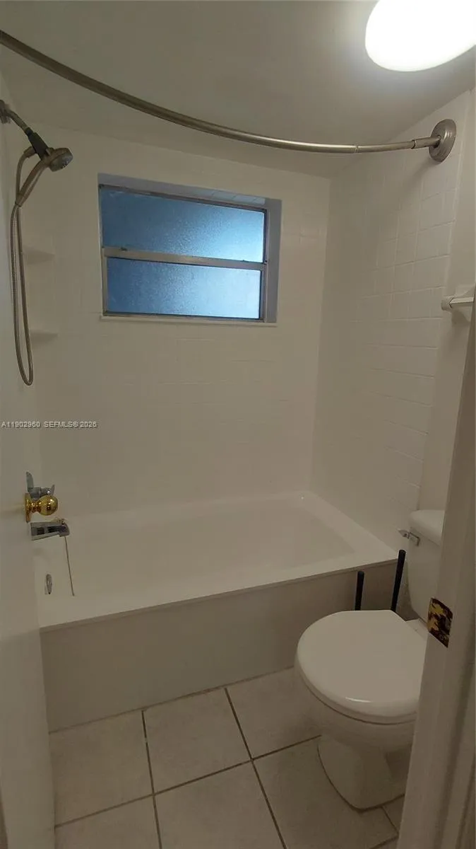 Davie, Florida 33324, 1 Bedroom Bedrooms, ,1 BathroomBathrooms,Residential,For Sale,A11902960