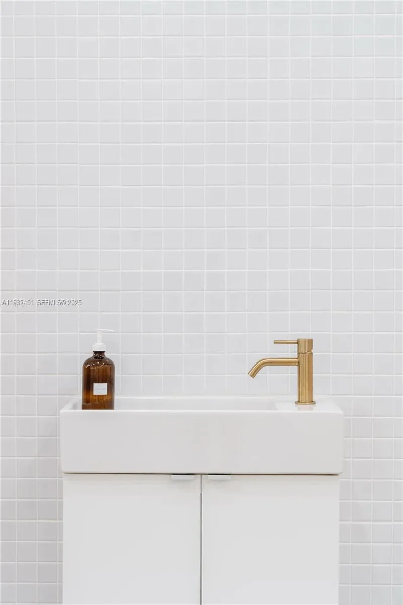 240-290 N Federal Highway, Fort Lauderdale, Florid, Fort Lauderdale, Florida 33301, ,Business Opportunity,For Sale,240-290 N Federal Highway, Fort Lauderdale, Florid,A11932401