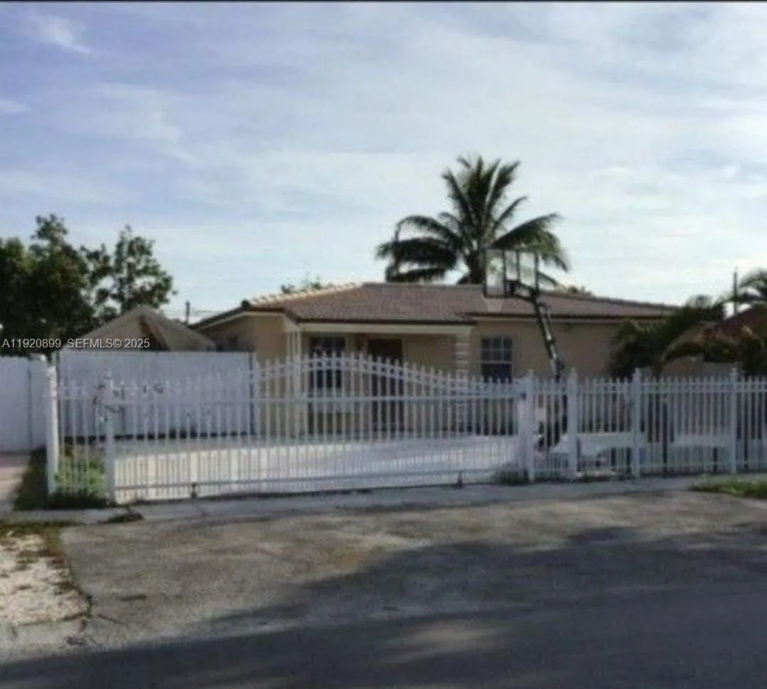 621 E 39th St, Hialeah, Florida 33013, Hialeah, Florida 33013, 4 Bedrooms Bedrooms, ,3 BathroomsBathrooms,Residential,For Sale,621 E 39th St, Hialeah, Florida 33013,A11920899