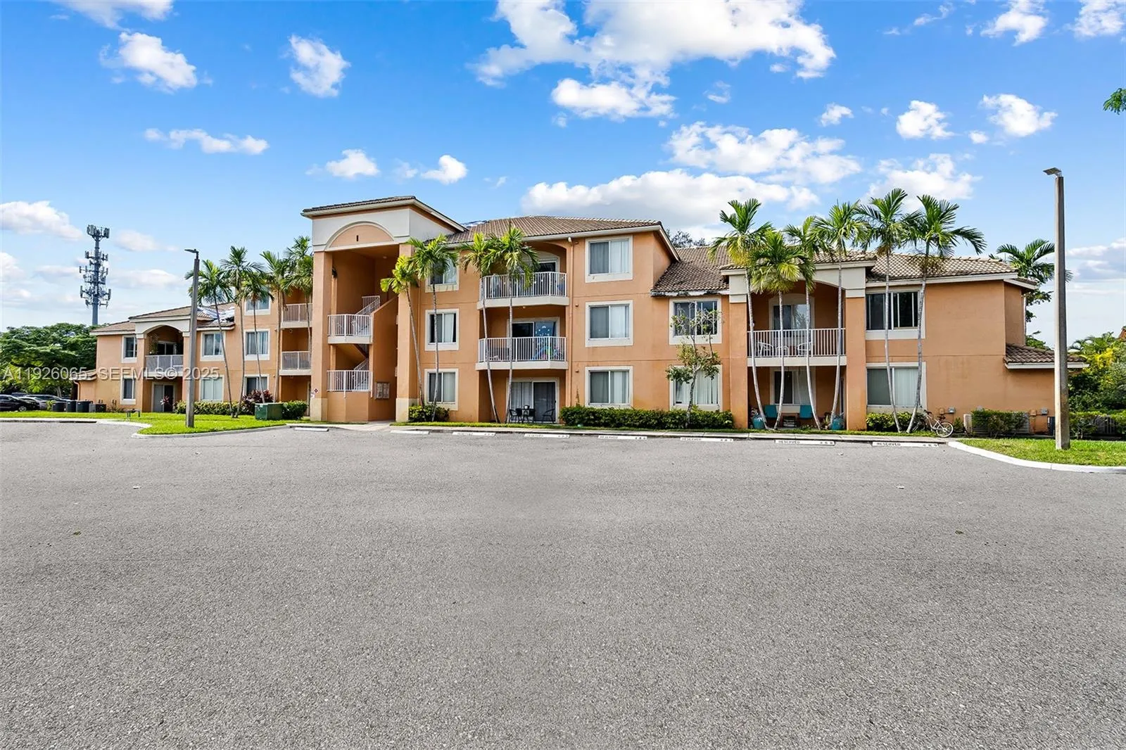 6992 Sw 39th St I302, Davie, Florida 33314, Davie, Florida 33314, 2 Bedrooms Bedrooms, ,2 BathroomsBathrooms,Residential,For Sale,6992 Sw 39th St I302, Davie, Florida 33314,A11926065