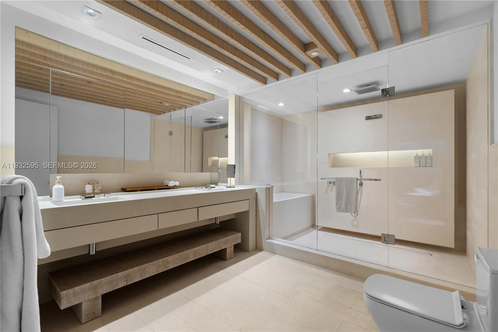 102 24th St Ph-1706, Miami Beach, Florida 33139, Miami Beach, Florida 33139, 3 Bedrooms Bedrooms, ,3 BathroomsBathrooms,Residential,For Sale,102 24th St Ph-1706, Miami Beach, Florida 33139,A11932595