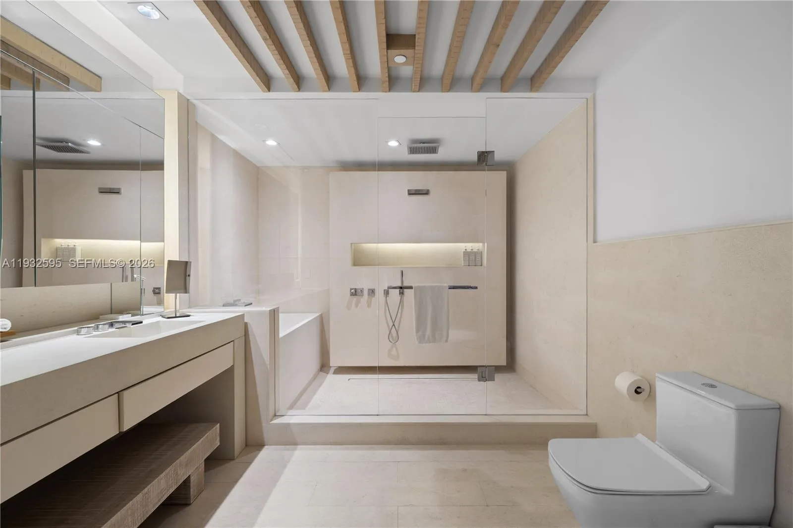 102 24th St Ph-1706, Miami Beach, Florida 33139, Miami Beach, Florida 33139, 3 Bedrooms Bedrooms, ,3 BathroomsBathrooms,Residential,For Sale,102 24th St Ph-1706, Miami Beach, Florida 33139,A11932595