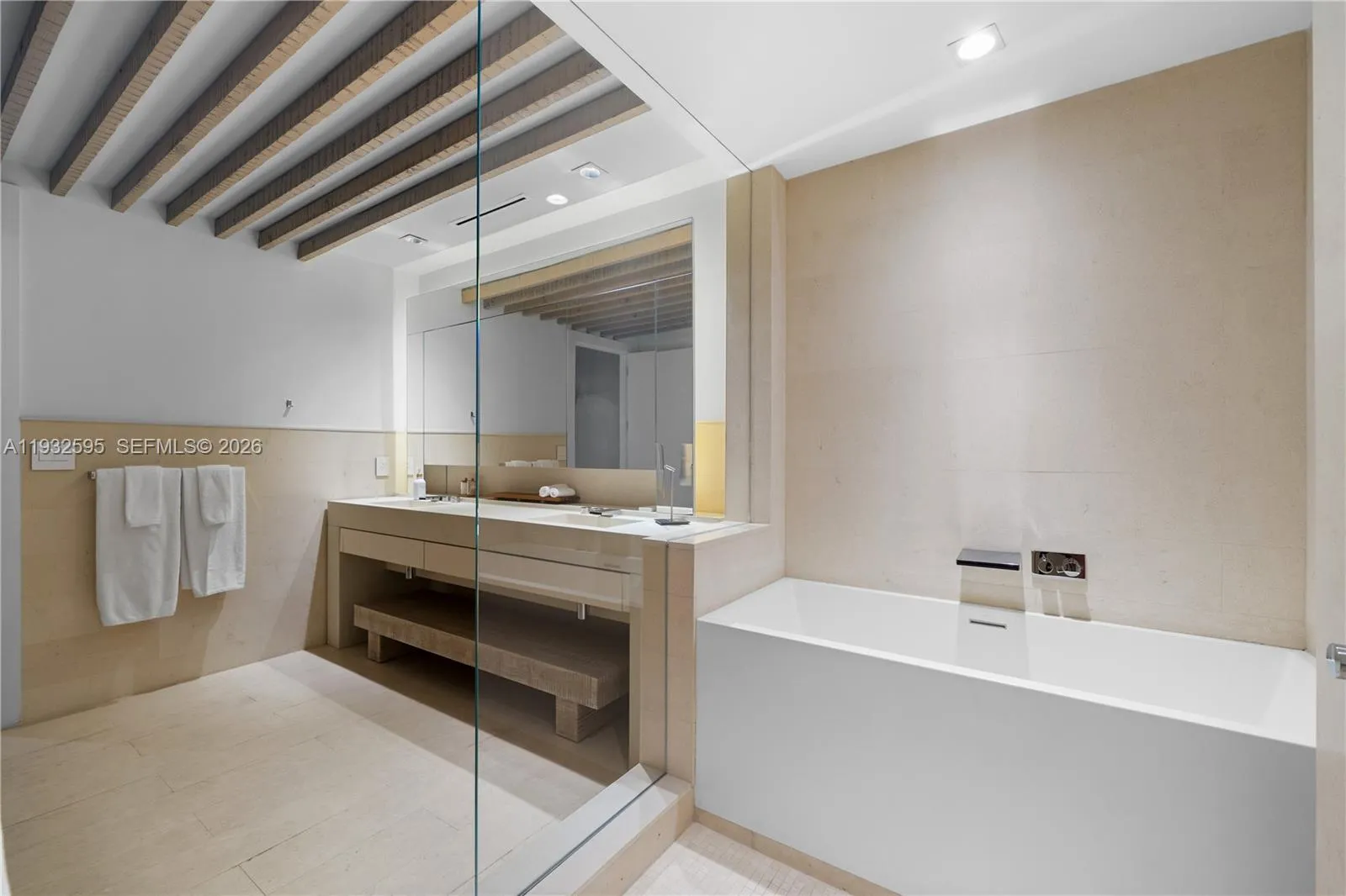 102 24th St Ph-1706, Miami Beach, Florida 33139, Miami Beach, Florida 33139, 3 Bedrooms Bedrooms, ,3 BathroomsBathrooms,Residential,For Sale,102 24th St Ph-1706, Miami Beach, Florida 33139,A11932595