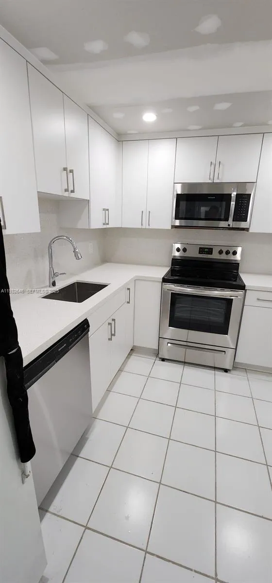 400 Kings Point Dr 226, Sunny Isles Beach, Florida, Sunny Isles Beach, Florida 33160, 1 Bedroom Bedrooms, ,1 BathroomBathrooms,Residential Lease,For Rent,400 Kings Point Dr 226, Sunny Isles Beach, Florida,A11932646