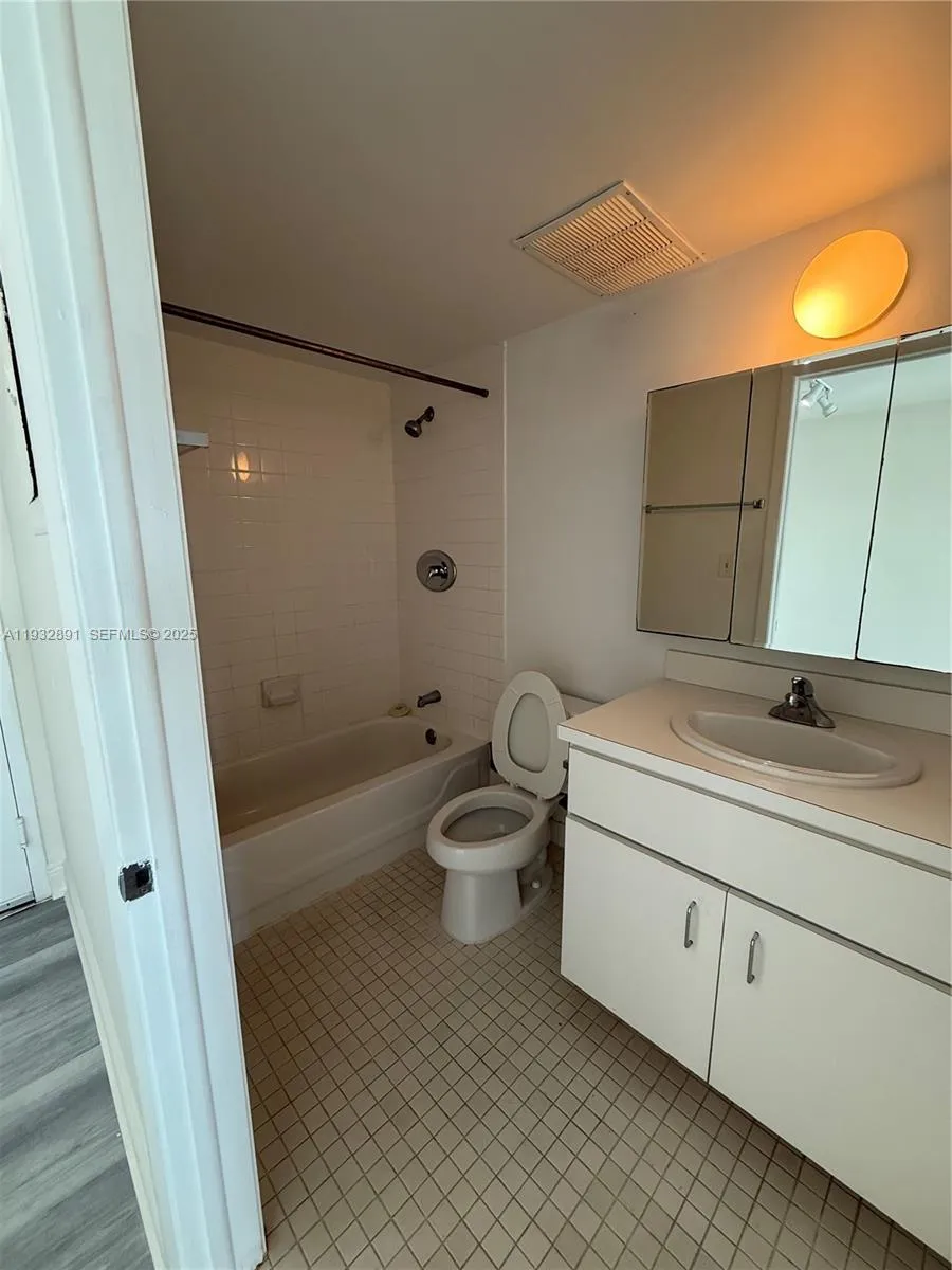 5787 Sw 72nd St 5787, South Miami, Florida 33143, South Miami, Florida 33143, ,1 BathroomBathrooms,Residential Lease,For Rent,5787 Sw 72nd St 5787, South Miami, Florida 33143,A11932891