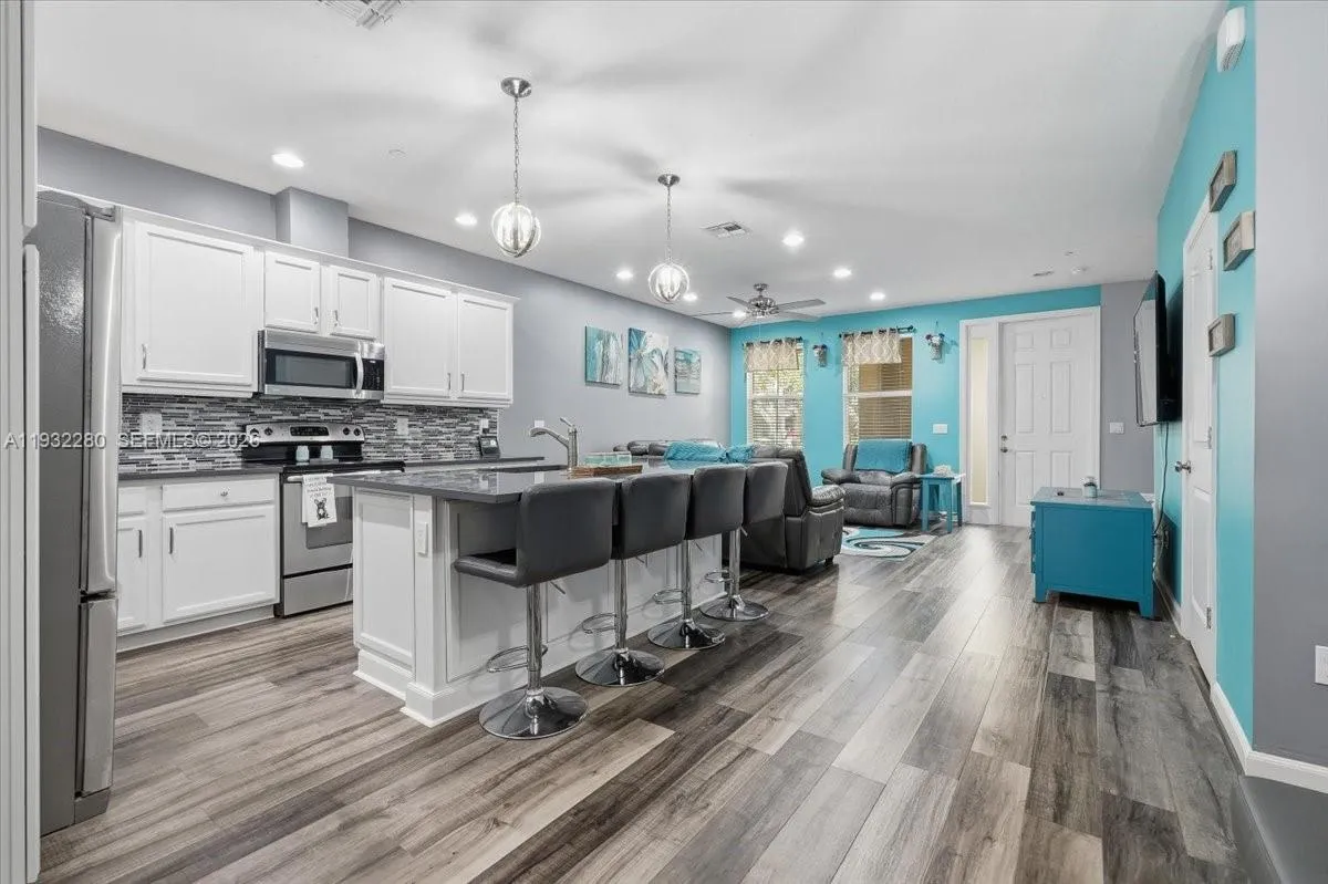 4126 Cascada Cir, Cooper City, Florida 33024, Cooper City, Florida 33024, 3 Bedrooms Bedrooms, ,2 BathroomsBathrooms,Residential,For Sale,4126 Cascada Cir, Cooper City, Florida 33024,A11932280