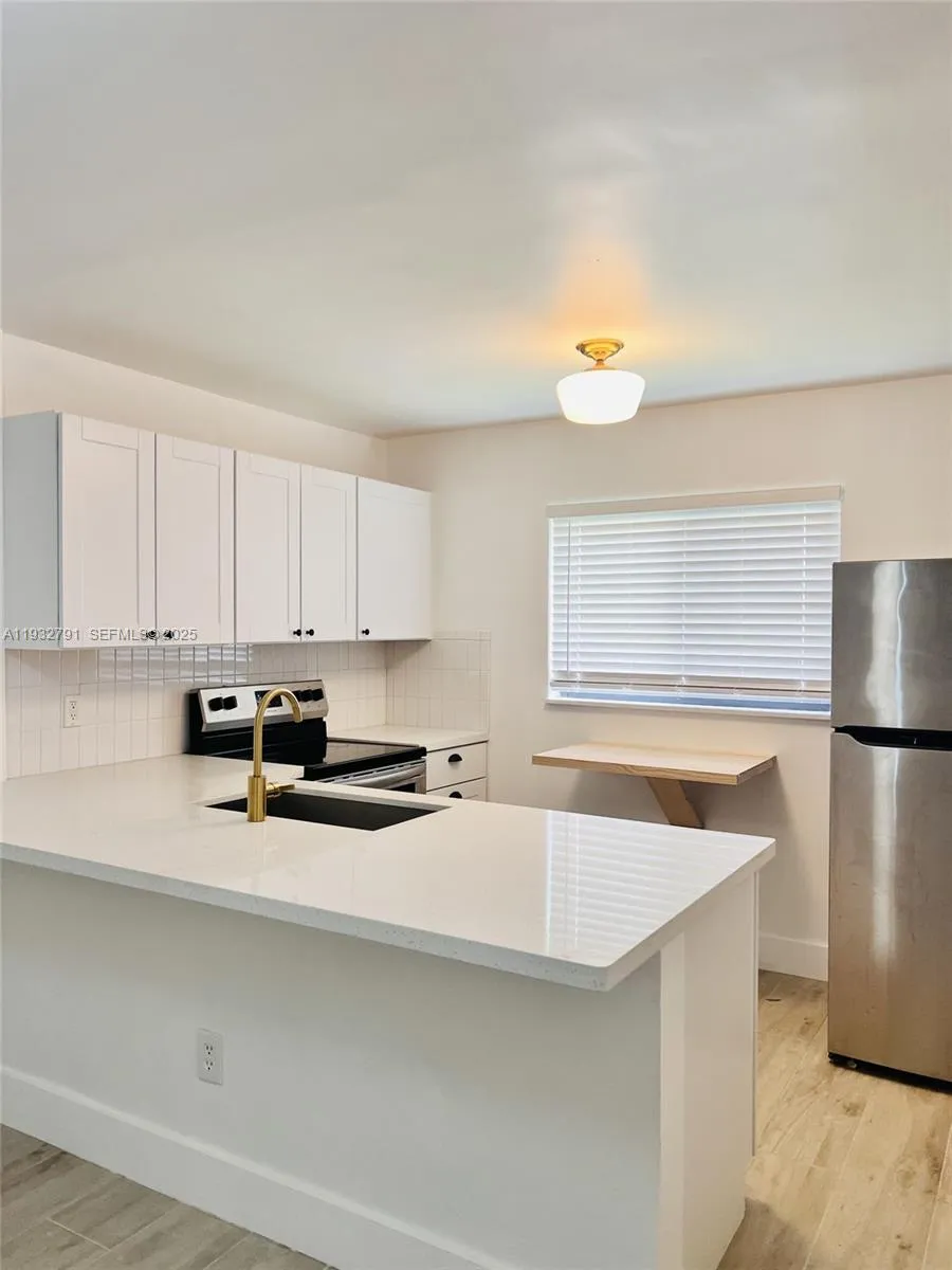 910 Sw 4th Ave 3, Miami, Florida 33130, Miami, Florida 33130, 2 Bedrooms Bedrooms, ,1 BathroomBathrooms,Residential Lease,For Rent,910 Sw 4th Ave 3, Miami, Florida 33130,A11932791