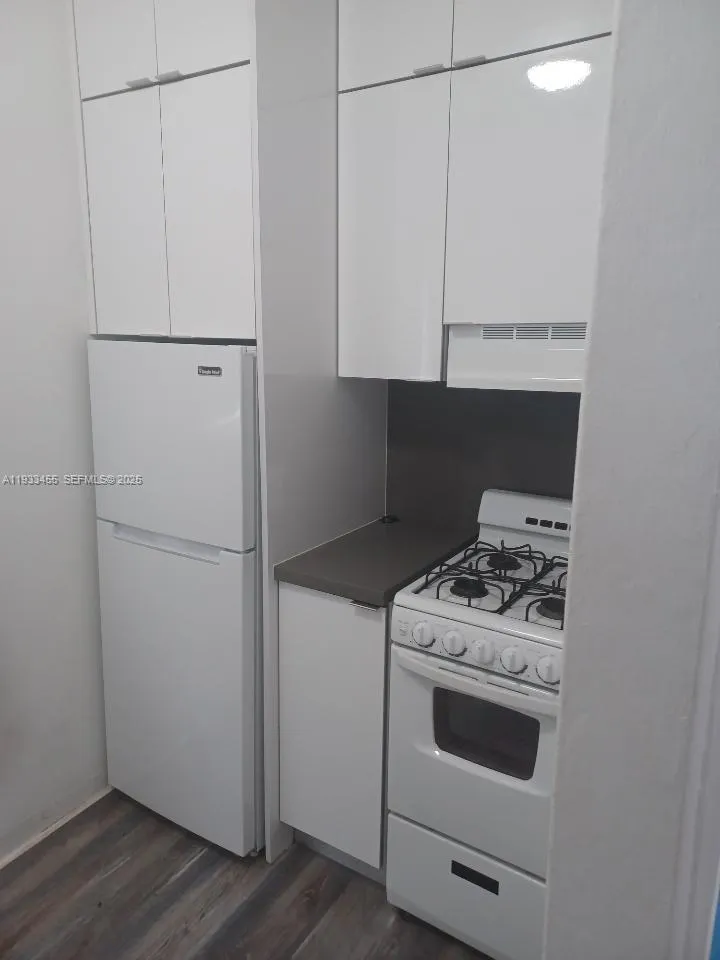 6950 Byron Ave 3, Miami Beach, Florida 33141, Miami Beach, Florida 33141, ,1 BathroomBathrooms,Residential Lease,For Rent,6950 Byron Ave 3, Miami Beach, Florida 33141,A11933455