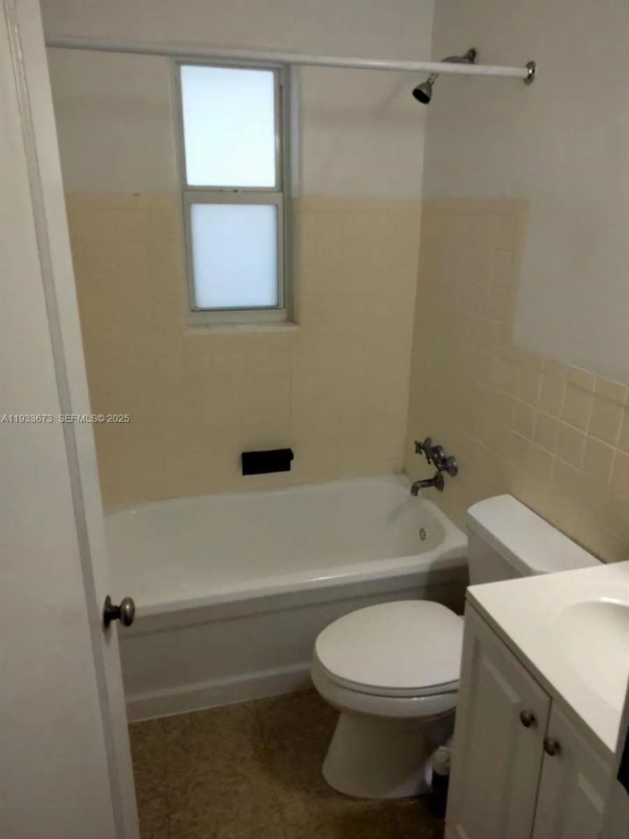 6950 Byron Ave 4, Miami Beach, Florida 33141, Miami Beach, Florida 33141, ,1 BathroomBathrooms,Residential Lease,For Rent,6950 Byron Ave 4, Miami Beach, Florida 33141,A11933673