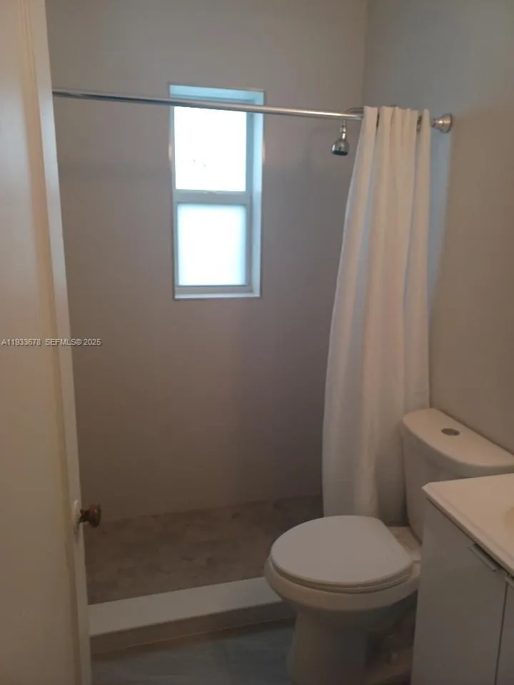 6950 Byron Ave 7, Miami Beach, Florida 33141, Miami Beach, Florida 33141, ,1 BathroomBathrooms,Residential Lease,For Rent,6950 Byron Ave 7, Miami Beach, Florida 33141,A11933678
