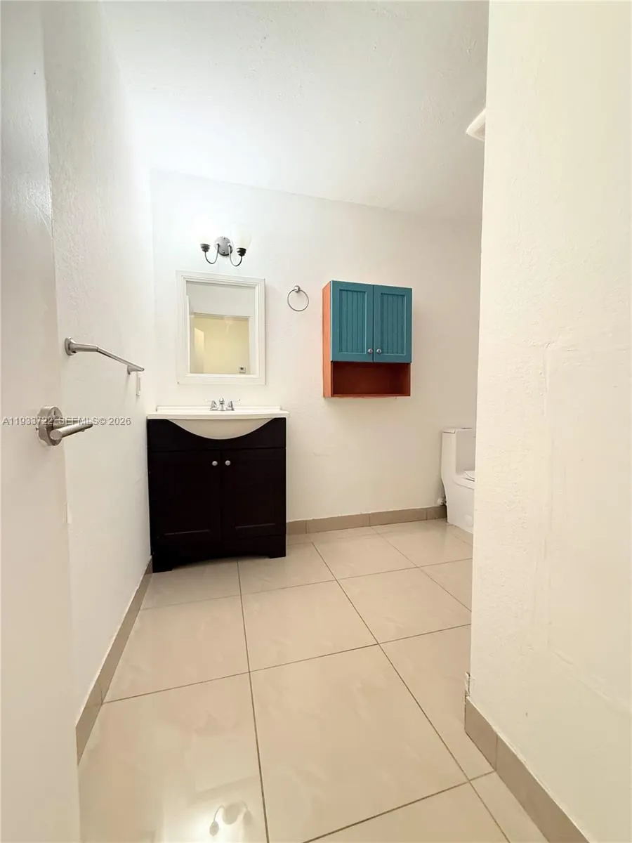 2950 Griffin Rd 3, Dania Beach, Florida 33312, Dania Beach, Florida 33312, 1 Bedroom Bedrooms, ,1 BathroomBathrooms,Residential Lease,For Rent,2950 Griffin Rd 3, Dania Beach, Florida 33312,A11933722