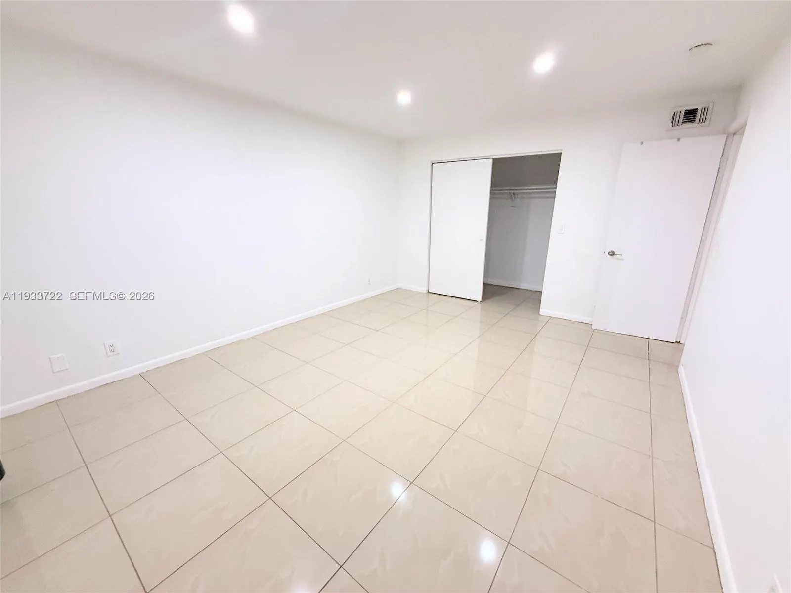 2950 Griffin Rd 3, Dania Beach, Florida 33312, Dania Beach, Florida 33312, 1 Bedroom Bedrooms, ,1 BathroomBathrooms,Residential Lease,For Rent,2950 Griffin Rd 3, Dania Beach, Florida 33312,A11933722