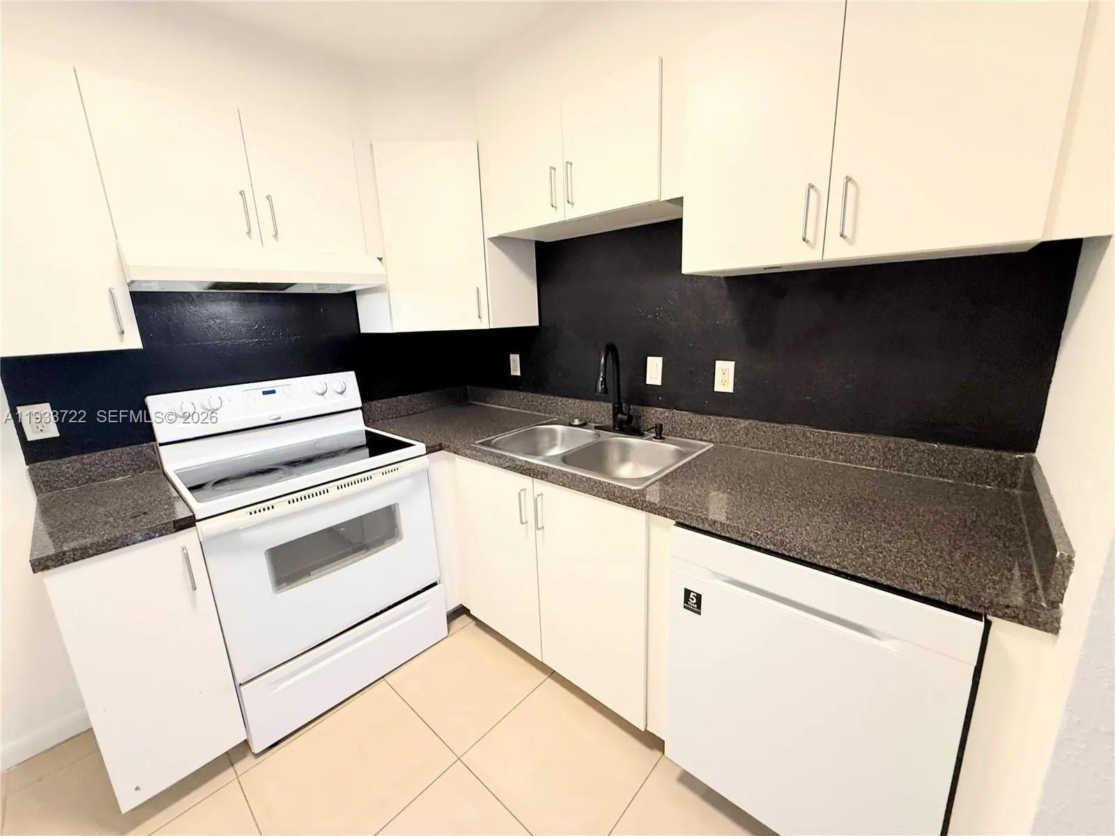 2950 Griffin Rd 3, Dania Beach, Florida 33312, Dania Beach, Florida 33312, 1 Bedroom Bedrooms, ,1 BathroomBathrooms,Residential Lease,For Rent,2950 Griffin Rd 3, Dania Beach, Florida 33312,A11933722