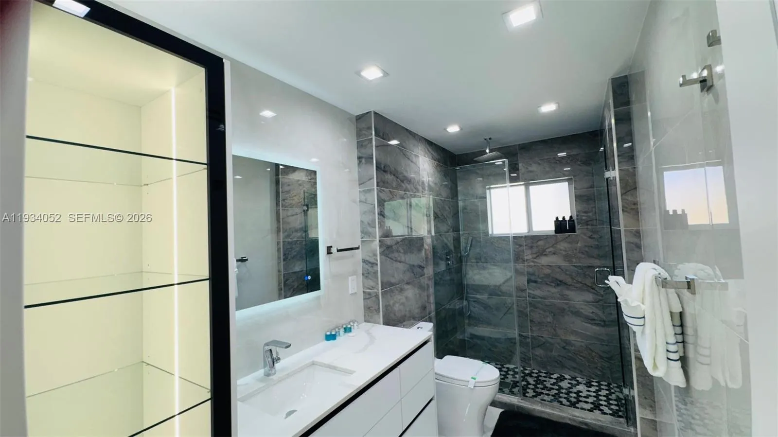 1045 Hollywood Blvd, Hollywood, Florida 33019, Hollywood, Florida 33019, 3 Bedrooms Bedrooms, ,2 BathroomsBathrooms,Residential,For Sale,1045 Hollywood Blvd, Hollywood, Florida 33019,A11934052