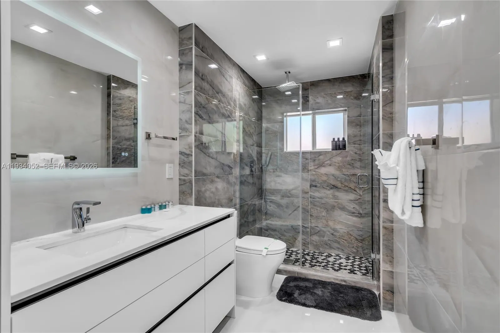 1045 Hollywood Blvd, Hollywood, Florida 33019, Hollywood, Florida 33019, 3 Bedrooms Bedrooms, ,2 BathroomsBathrooms,Residential,For Sale,1045 Hollywood Blvd, Hollywood, Florida 33019,A11934052