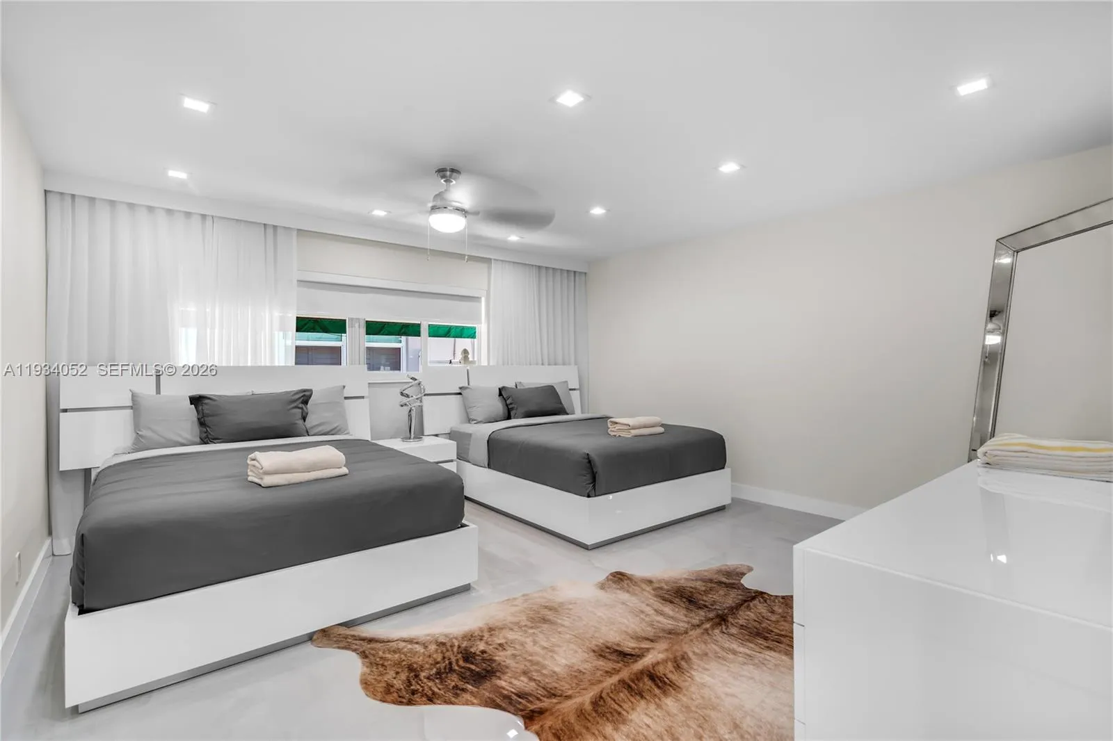 1045 Hollywood Blvd, Hollywood, Florida 33019, Hollywood, Florida 33019, 3 Bedrooms Bedrooms, ,2 BathroomsBathrooms,Residential,For Sale,1045 Hollywood Blvd, Hollywood, Florida 33019,A11934052