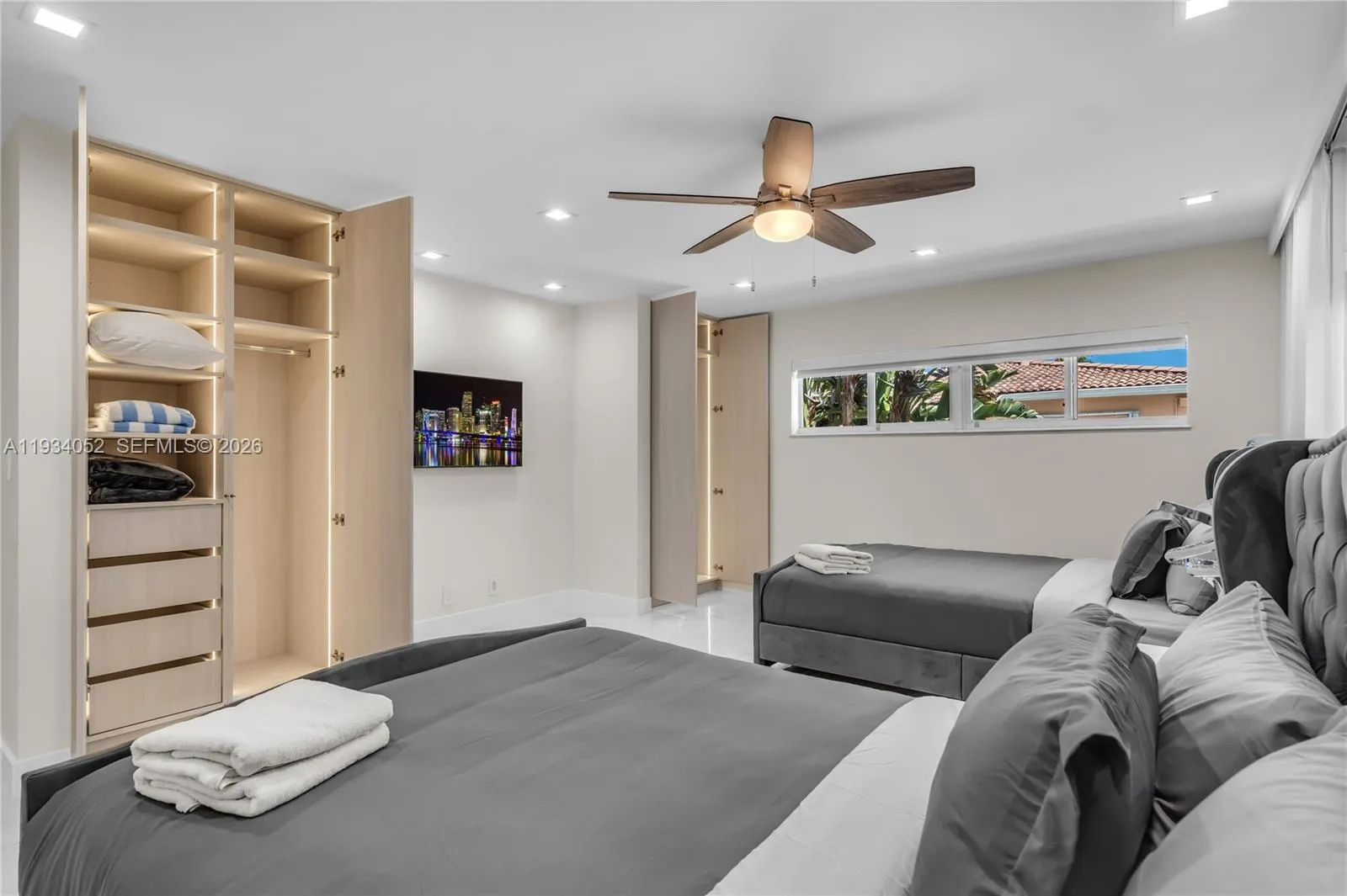 1045 Hollywood Blvd, Hollywood, Florida 33019, Hollywood, Florida 33019, 3 Bedrooms Bedrooms, ,2 BathroomsBathrooms,Residential,For Sale,1045 Hollywood Blvd, Hollywood, Florida 33019,A11934052