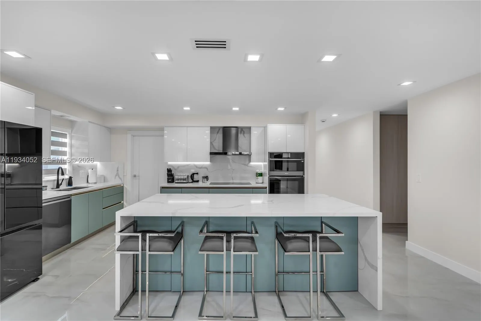 1045 Hollywood Blvd, Hollywood, Florida 33019, Hollywood, Florida 33019, 3 Bedrooms Bedrooms, ,2 BathroomsBathrooms,Residential,For Sale,1045 Hollywood Blvd, Hollywood, Florida 33019,A11934052