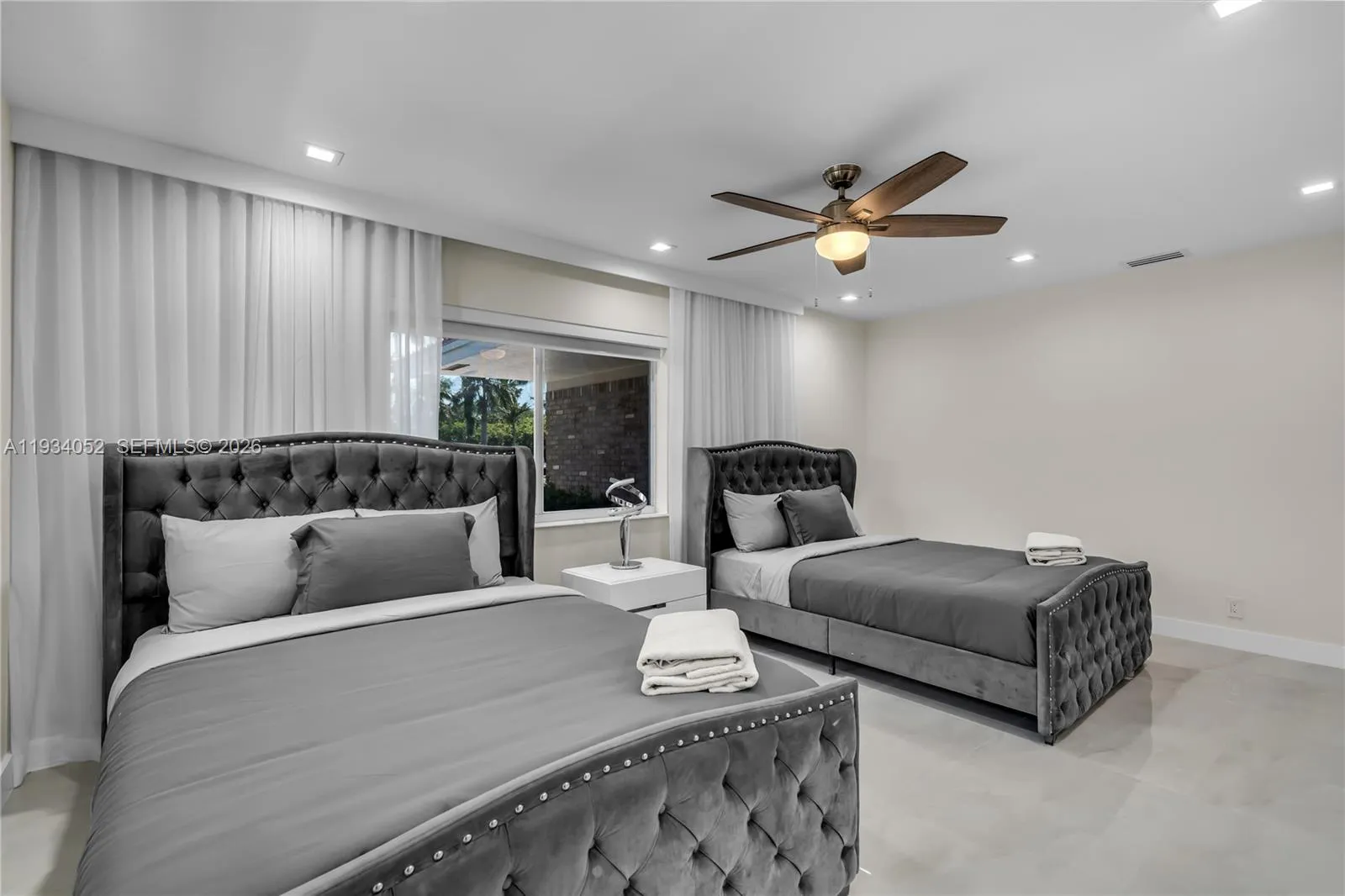 1045 Hollywood Blvd, Hollywood, Florida 33019, Hollywood, Florida 33019, 3 Bedrooms Bedrooms, ,2 BathroomsBathrooms,Residential,For Sale,1045 Hollywood Blvd, Hollywood, Florida 33019,A11934052