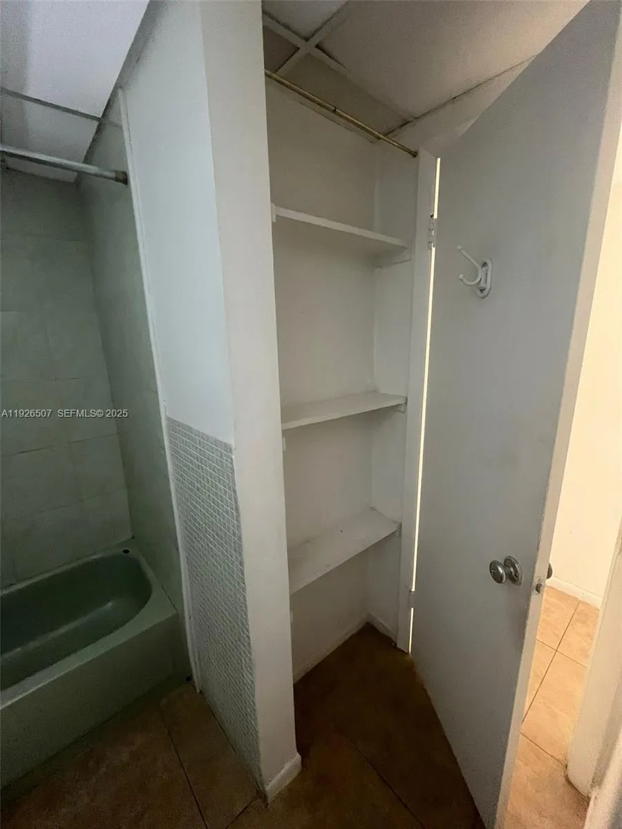 4301 Nw South Tamiami Canal Drive 305, Miami, Flor, Miami, Florida 33126, 1 Bedroom Bedrooms, ,1 BathroomBathrooms,Residential Lease,For Rent,4301 Nw South Tamiami Canal Drive 305, Miami, Flor,A11926507