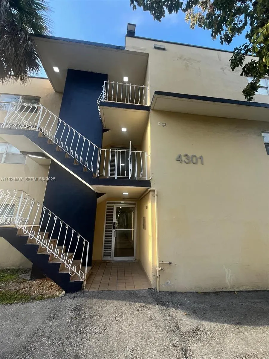 4301 Nw South Tamiami Canal Drive 305, Miami, Flor, Miami, Florida 33126, 1 Bedroom Bedrooms, ,1 BathroomBathrooms,Residential Lease,For Rent,4301 Nw South Tamiami Canal Drive 305, Miami, Flor,A11926507