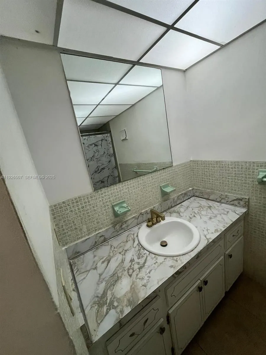 4301 Nw South Tamiami Canal Drive 305, Miami, Flor, Miami, Florida 33126, 1 Bedroom Bedrooms, ,1 BathroomBathrooms,Residential Lease,For Rent,4301 Nw South Tamiami Canal Drive 305, Miami, Flor,A11926507
