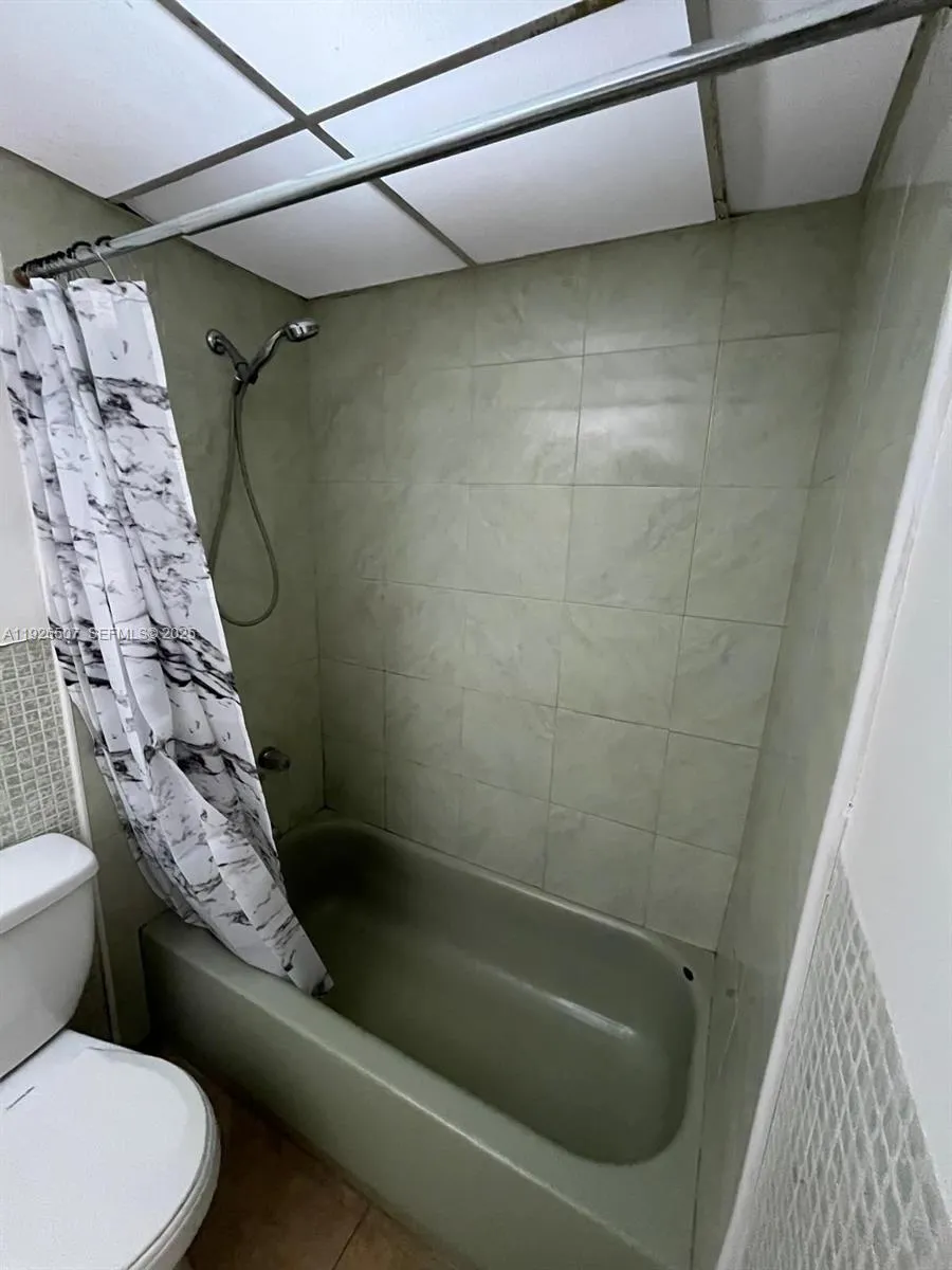 4301 Nw South Tamiami Canal Drive 305, Miami, Flor, Miami, Florida 33126, 1 Bedroom Bedrooms, ,1 BathroomBathrooms,Residential Lease,For Rent,4301 Nw South Tamiami Canal Drive 305, Miami, Flor,A11926507