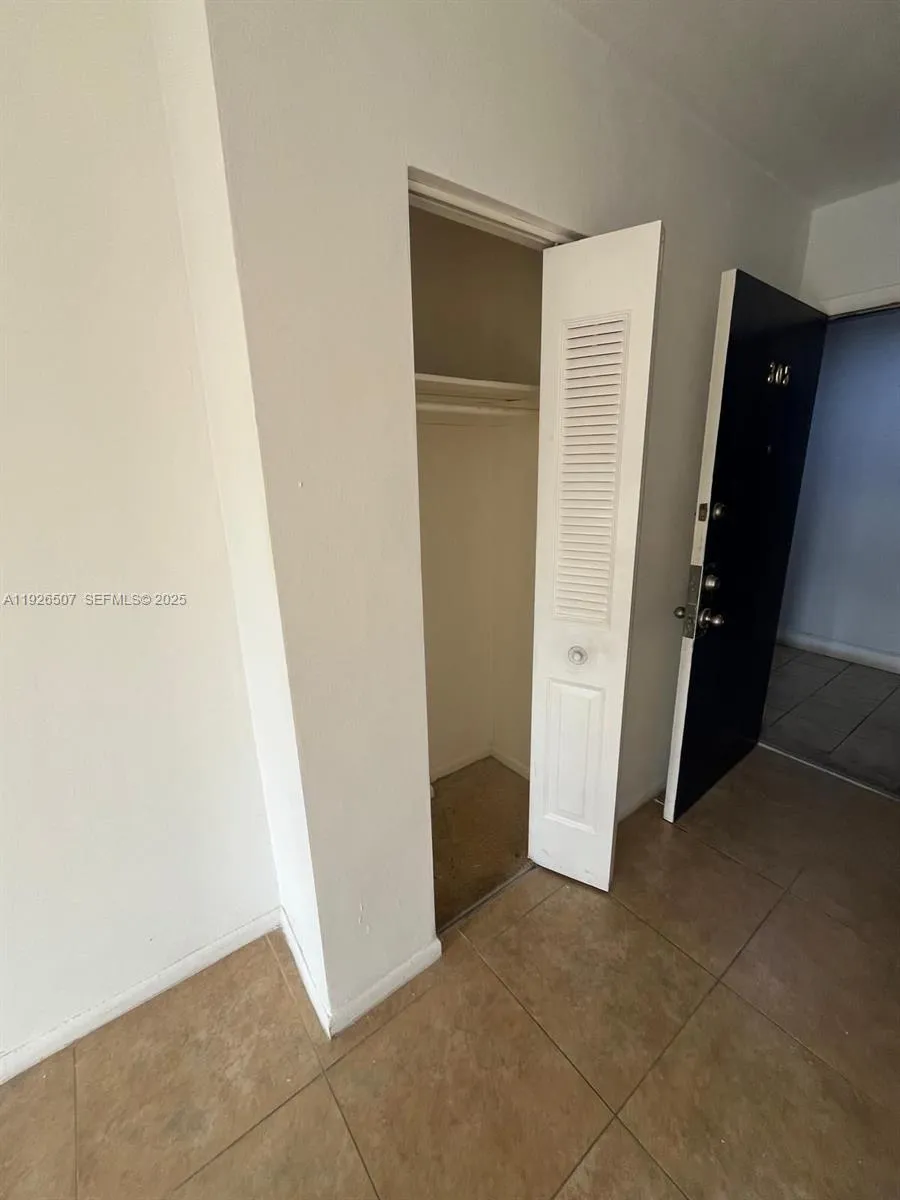 4301 Nw South Tamiami Canal Drive 305, Miami, Flor, Miami, Florida 33126, 1 Bedroom Bedrooms, ,1 BathroomBathrooms,Residential Lease,For Rent,4301 Nw South Tamiami Canal Drive 305, Miami, Flor,A11926507