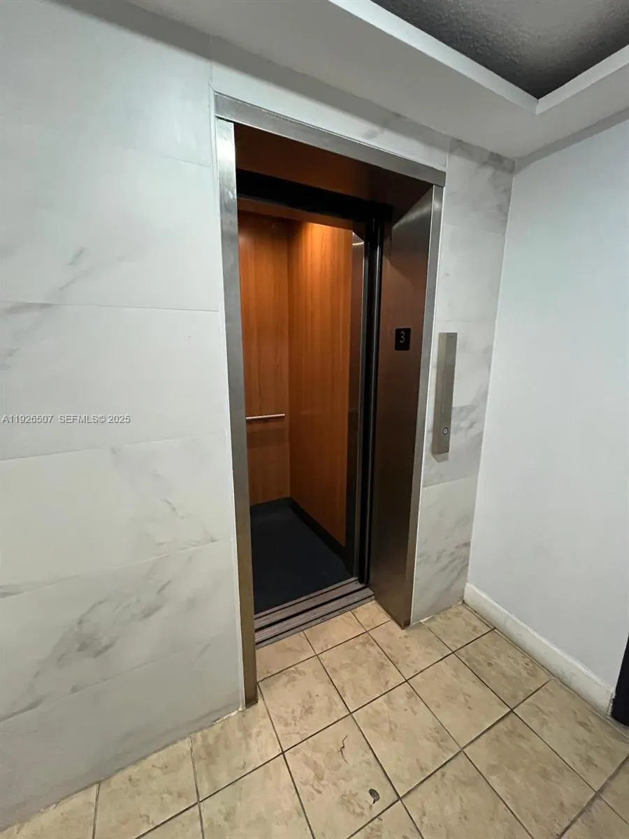 4301 Nw South Tamiami Canal Drive 305, Miami, Flor, Miami, Florida 33126, 1 Bedroom Bedrooms, ,1 BathroomBathrooms,Residential Lease,For Rent,4301 Nw South Tamiami Canal Drive 305, Miami, Flor,A11926507