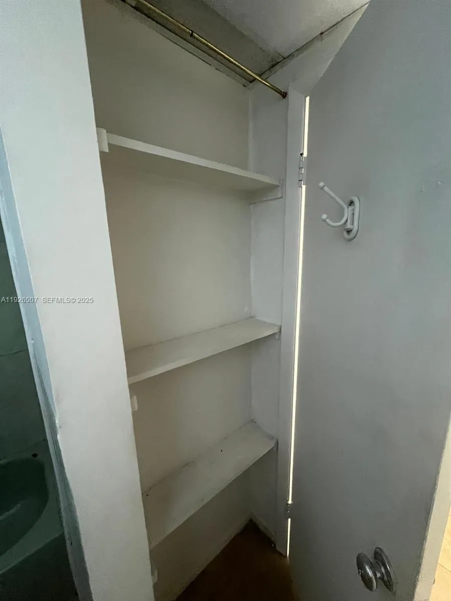4301 Nw South Tamiami Canal Drive 305, Miami, Flor, Miami, Florida 33126, 1 Bedroom Bedrooms, ,1 BathroomBathrooms,Residential Lease,For Rent,4301 Nw South Tamiami Canal Drive 305, Miami, Flor,A11926507