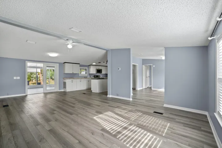 7990-129th-Pl-HigMedia-011