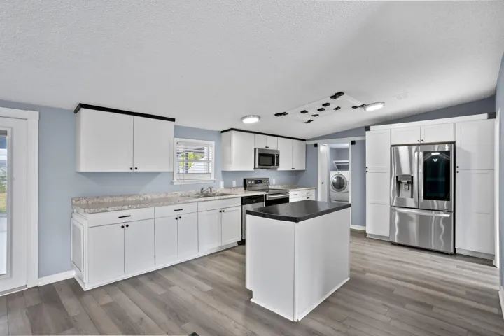7990-129th-Pl-HigMedia-014