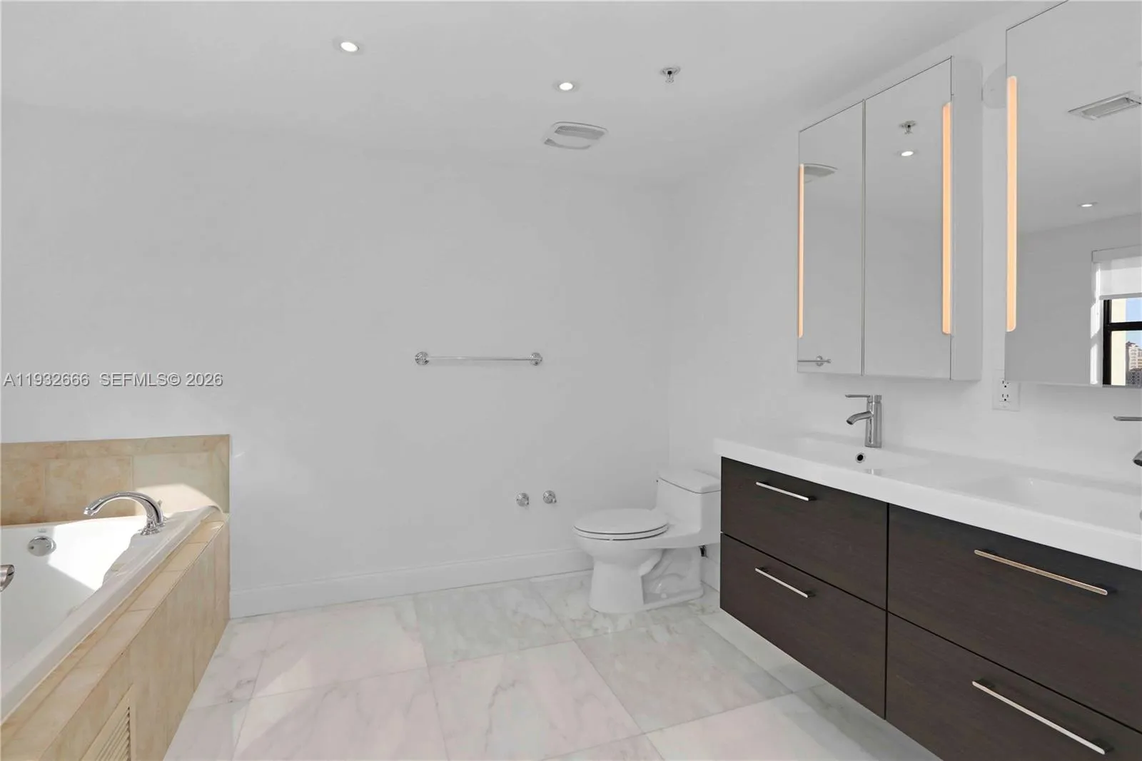 888 S Douglas Rd 1203, Coral Gables, Florida 33134, Coral Gables, Florida 33134, 2 Bedrooms Bedrooms, ,2 BathroomsBathrooms,Residential,For Sale,888 S Douglas Rd 1203, Coral Gables, Florida 33134,A11932666