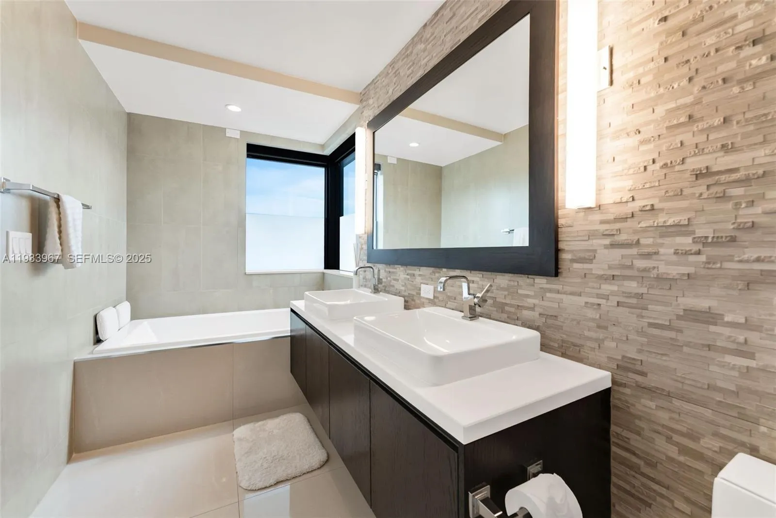 3030 N Ocean Blvd S101, Fort Lauderdale, Florida 3, Fort Lauderdale, Florida 33308, 3 Bedrooms Bedrooms, ,3 BathroomsBathrooms,Residential,For Sale,3030 N Ocean Blvd S101, Fort Lauderdale, Florida 3,A11933967