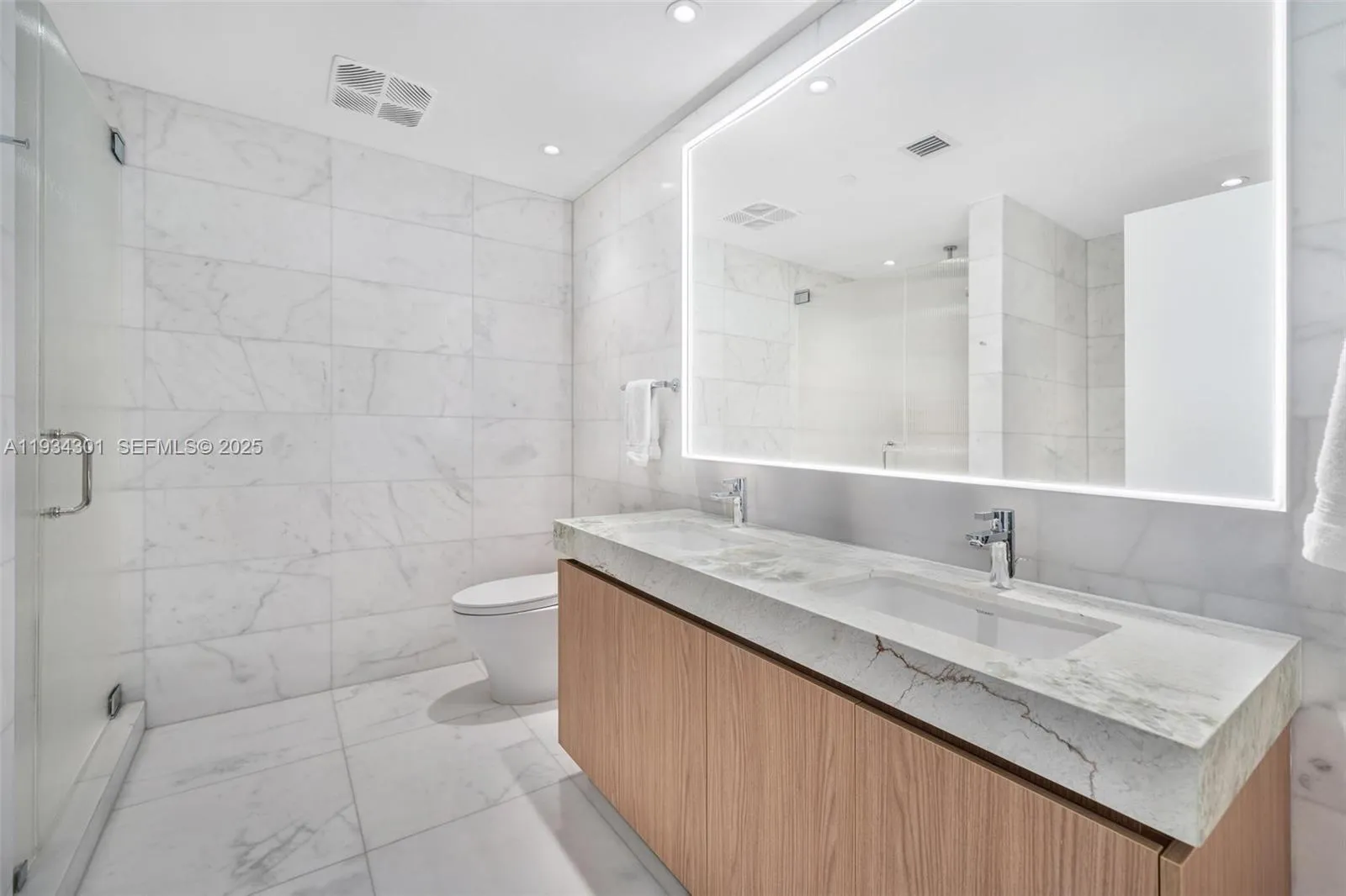 500 Alton Rd 1602, Miami Beach, Florida 33139, Miami Beach, Florida 33139, 2 Bedrooms Bedrooms, ,2 BathroomsBathrooms,Residential,For Sale,500 Alton Rd 1602, Miami Beach, Florida 33139,A11934301