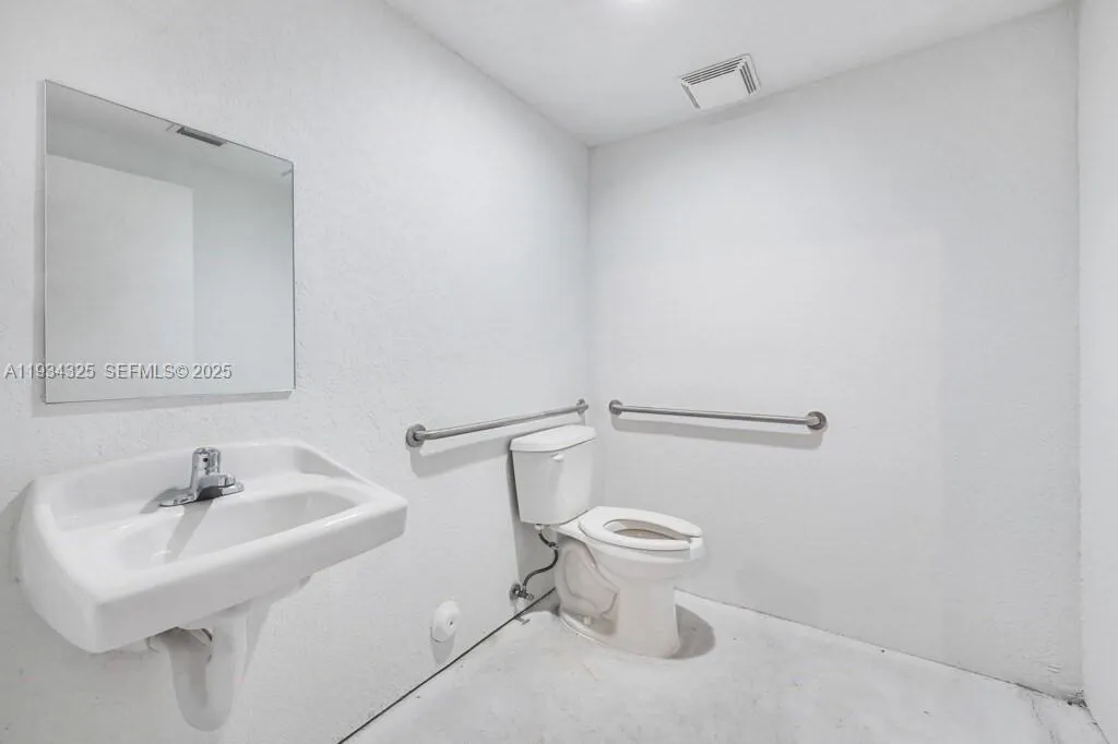 4749 Hollywood Blvd, Hollywood, Florida 33021, Hollywood, Florida 33021, ,Commercial Sale,For Sale,4749 Hollywood Blvd, Hollywood, Florida 33021,A11934325