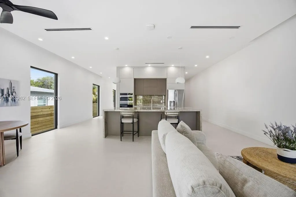 1319 Ne 13th Ave, Fort Lauderdale, Florida 33304, Fort Lauderdale, Florida 33304, ,Residential Income,For Sale,1319 Ne 13th Ave, Fort Lauderdale, Florida 33304,A11934262