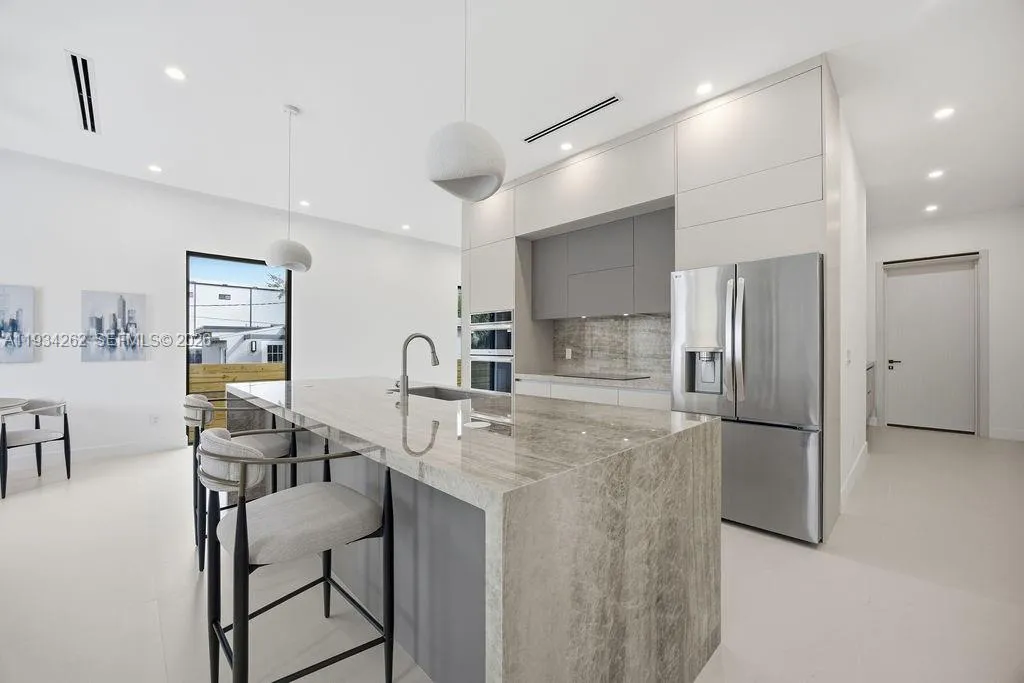 1319 Ne 13th Ave, Fort Lauderdale, Florida 33304, Fort Lauderdale, Florida 33304, ,Residential Income,For Sale,1319 Ne 13th Ave, Fort Lauderdale, Florida 33304,A11934262