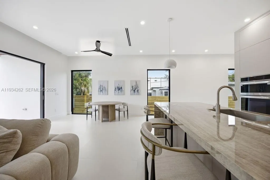 1319 Ne 13th Ave, Fort Lauderdale, Florida 33304, Fort Lauderdale, Florida 33304, ,Residential Income,For Sale,1319 Ne 13th Ave, Fort Lauderdale, Florida 33304,A11934262