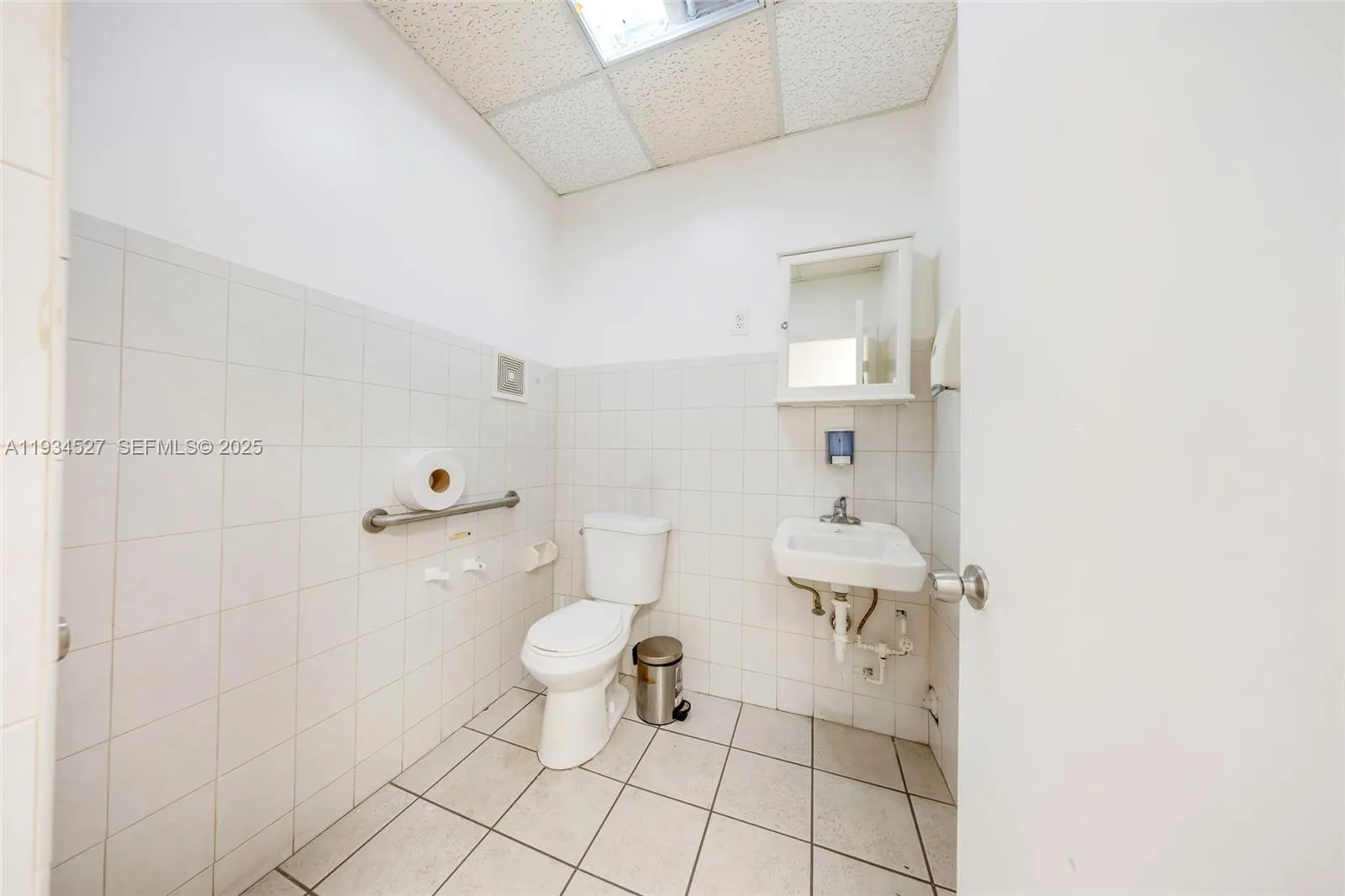 700 E 1st Ave, Hialeah, Florida 33010, Hialeah, Florida 33010, ,Commercial Lease,For Rent,700 E 1st Ave, Hialeah, Florida 33010,A11934527