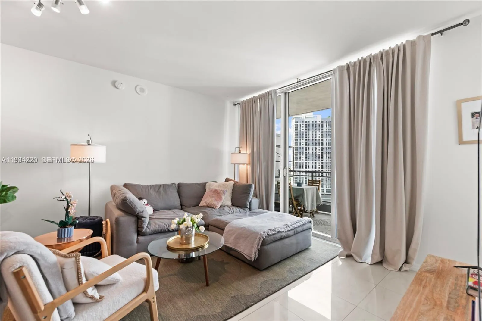 90 Sw 3rd St 2109, Miami, Florida 33130, Miami, Florida 33130, 1 Bedroom Bedrooms, ,1 BathroomBathrooms,Residential,For Sale,90 Sw 3rd St 2109, Miami, Florida 33130,A11934220