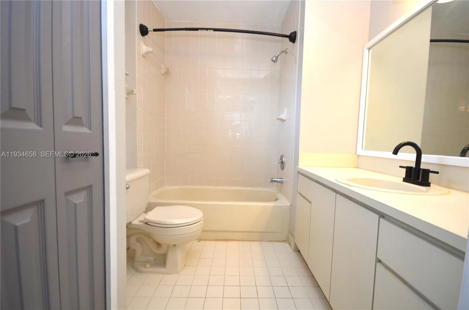 7762 W 34th Ln 18-202, Hialeah, Florida 33018, Hialeah, Florida 33018, 2 Bedrooms Bedrooms, ,2 BathroomsBathrooms,Residential,For Sale,7762 W 34th Ln 18-202, Hialeah, Florida 33018,A11934658