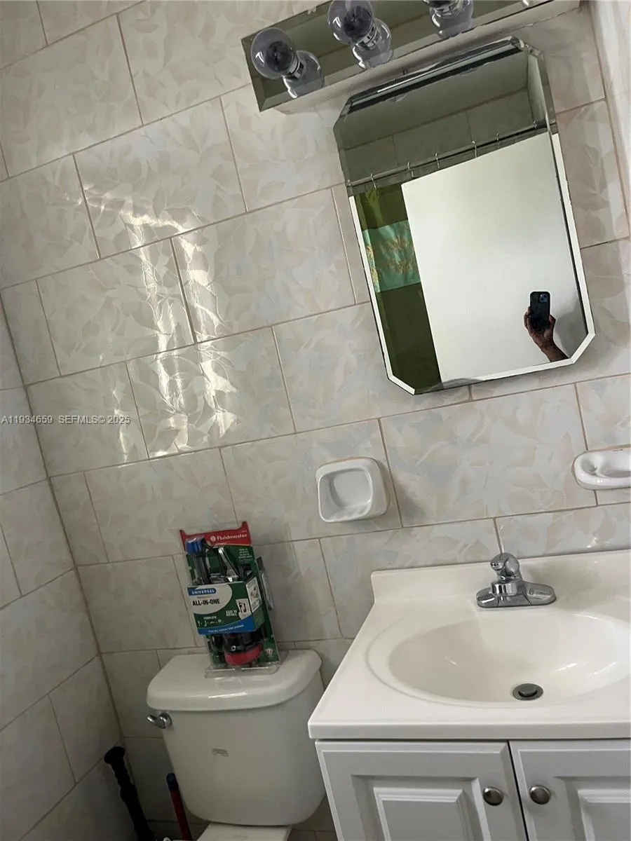 Miami, Florida 33179, 1 Bedroom Bedrooms, ,1 BathroomBathrooms,Residential Lease,For Rent,A11934659