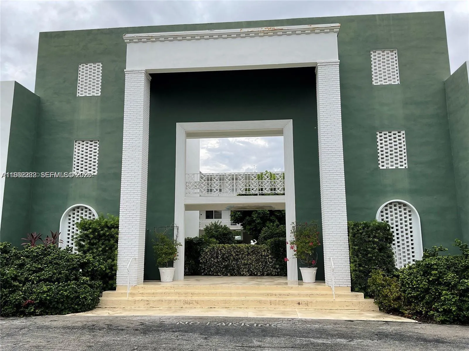 9920 Collins Ave 16, Bal Harbour, Florida 33154, Bal Harbour, Florida 33154, 1 Bedroom Bedrooms, ,1 BathroomBathrooms,Residential Lease,For Rent,9920 Collins Ave 16, Bal Harbour, Florida 33154,A11932282