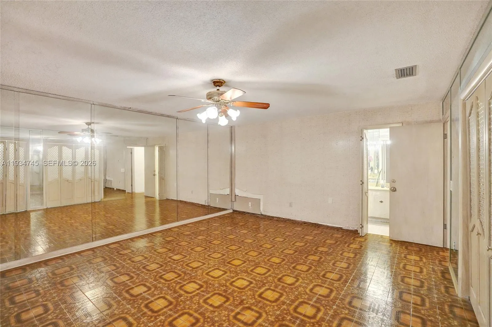 Large Bedroom Room/Dance Studio