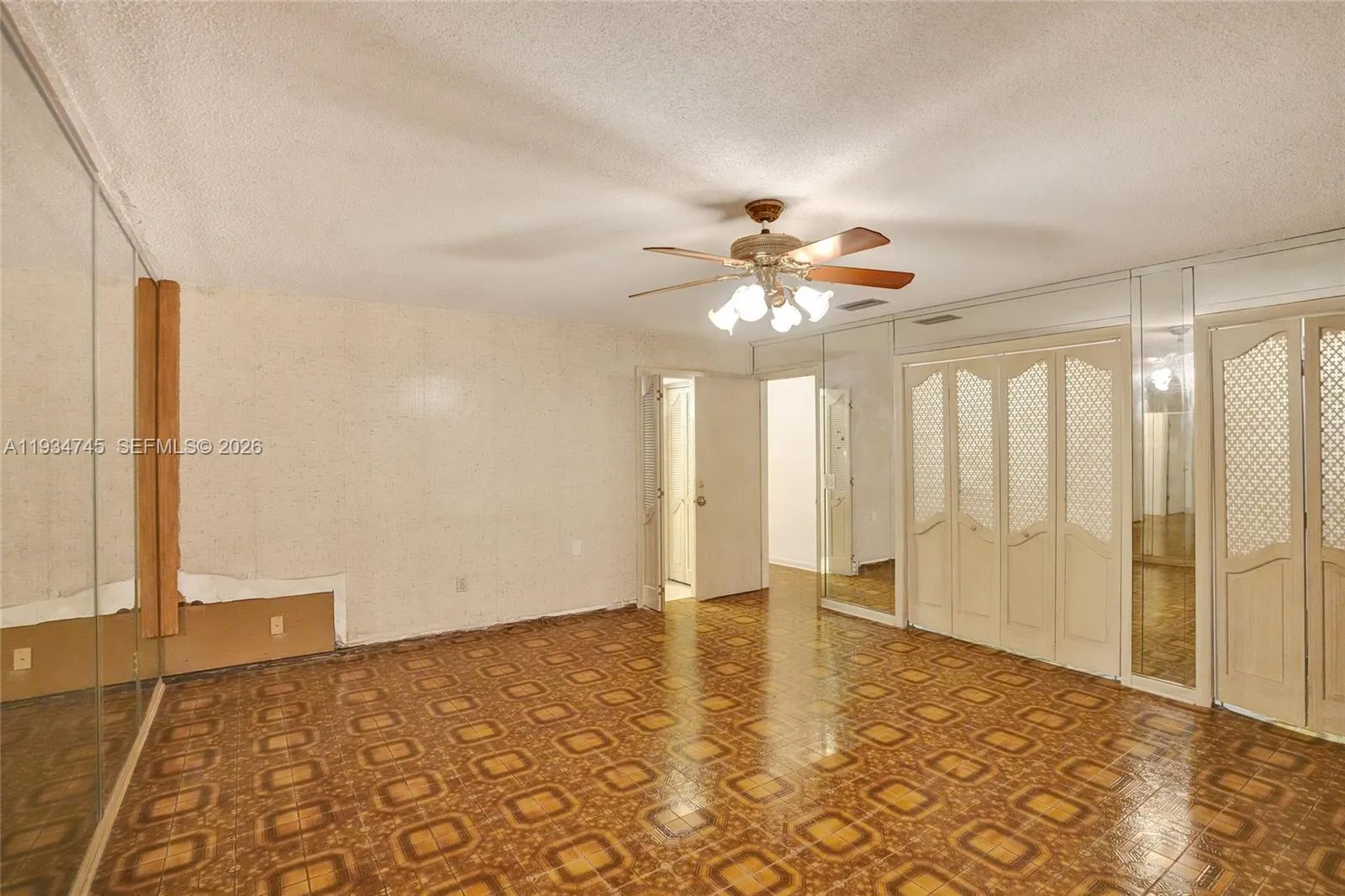 Large Bedroom Room/Dance Studio